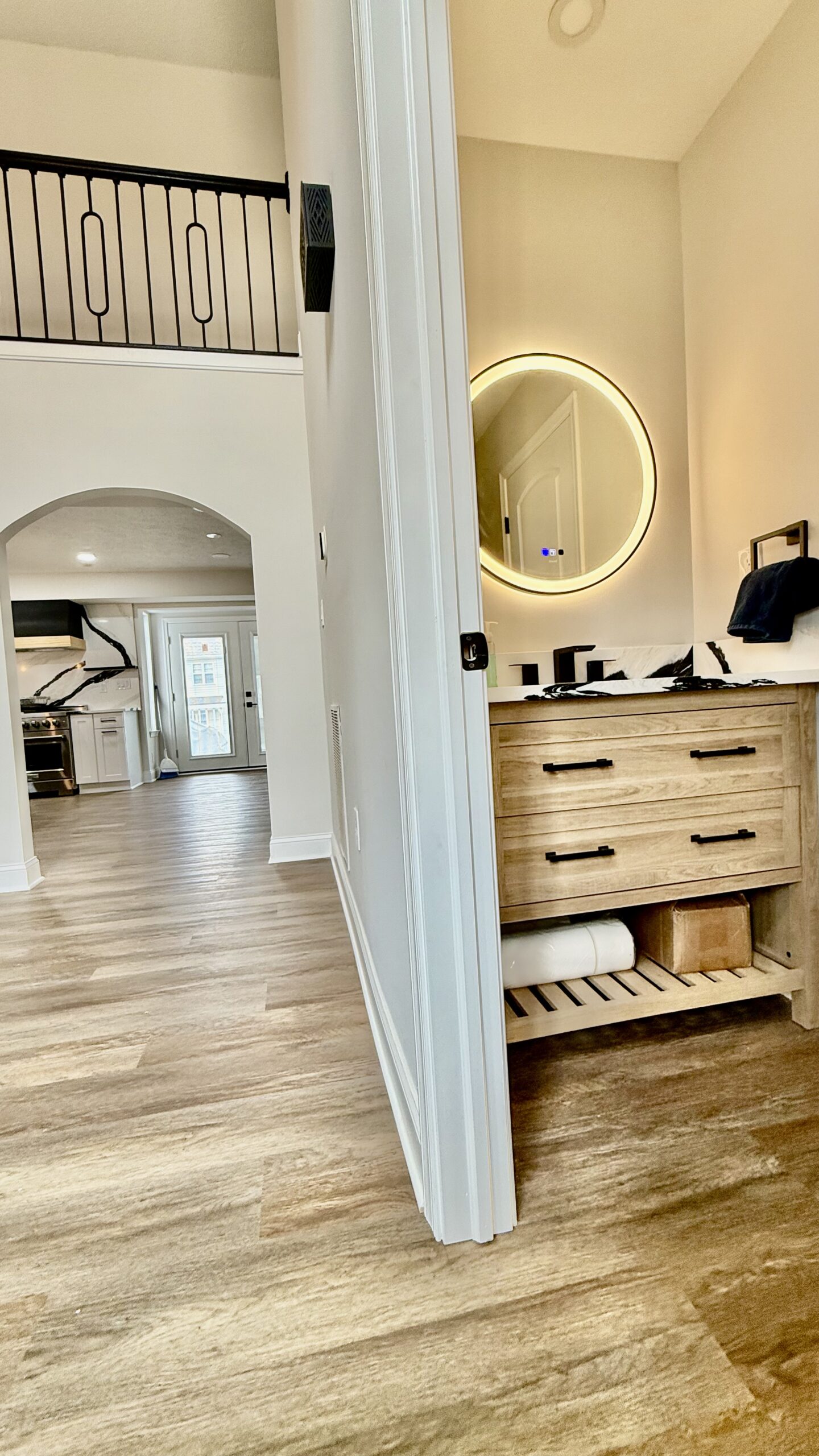 Farmhouse sink with quartz front apron in renovated kitchen